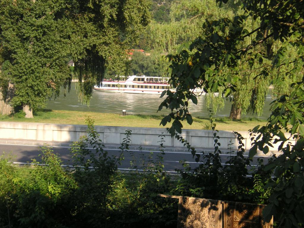 Weinbau-Gaestezimmer Martin Und Eva Maria Jamek Weissenkirchen in der Wachau Dış mekan fotoğraf